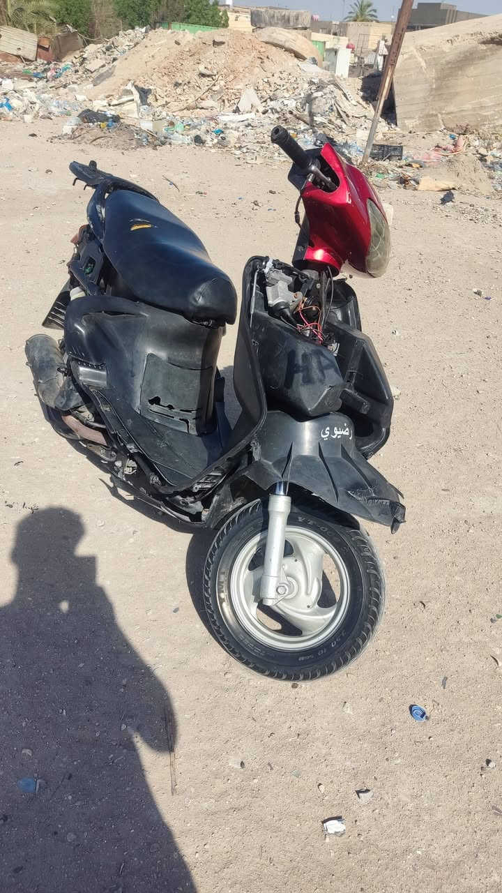 السلام عليكم دراجه مستعجل علا بيعتها محتاج فلوس فراشه شلعه معدل فول صالنصه جديده دبلات شاد جدد وياله جدد دراجه مامفتوحه بس بيها خيط بخار بيها دخانه وعوزها باتري بس دراجه شلعه معدل فول سعرها 200 قفل العنوان نجف حي العسكري مدارس *********** فقط اتصال او وتساب
