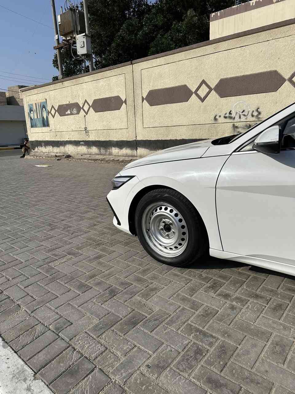 السلام عليكم النترا وارد صيني  السونار بلصور السياره مكينه كير كفاله كلشي كفاله عامه عدا الضربه واضحه بلسونار مكاني القبله للاستفسار *********** السعر 138 وبيه مجال
