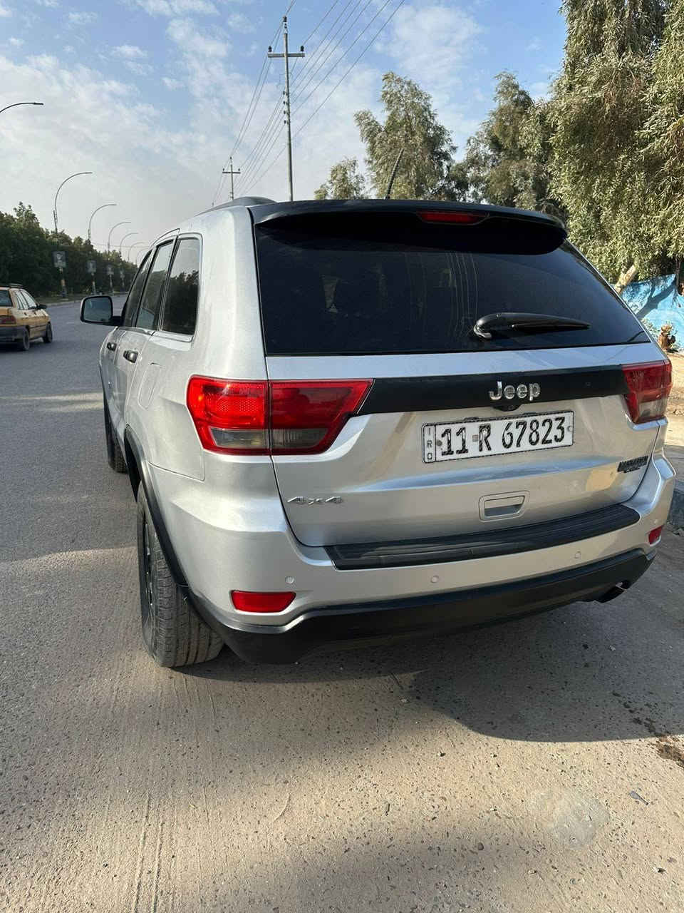 السلام عليكم جيب لاريدو مديل 2011 فت السبعينه فه خاص سياره فول 1/1كشنات تتف تبريد كشنات جلد فتح قطعتين تبريد ربع بصمات شاشه تابلت تشغيل عن بعد  وبعد بيه هواي مواصفات مكينه 6سلدر المرغوب السيارة حادث مال أمريكي  بنيد مبدل وجاملغ معدل على البارد وبيه مكانت صبغ ابيع حزام بدون داخل  رقم بغداد انكليزي بسمي السيارة جاهز من كلشي  الاستفسار *********** السعر140وبيه مجال للطيبين
