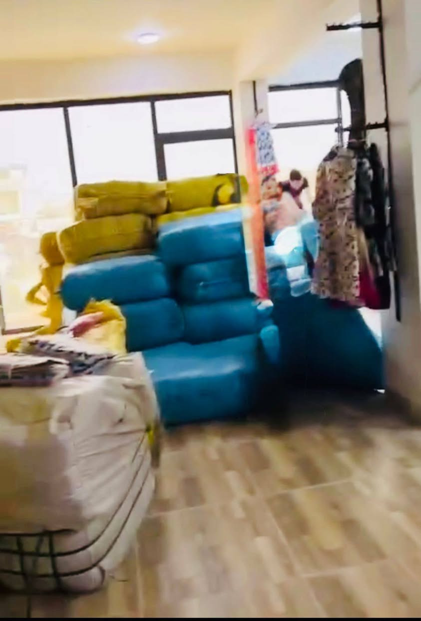 تم بعون الله تخريج حاوية لأحد الزبائن وتفريغها وايصالها الى مخازن


**إذا كنت صاحب هذا الإعلان وتريد حذفه لأي سبب، رجاءا أرسل رسالة إلى الدعم الفني**