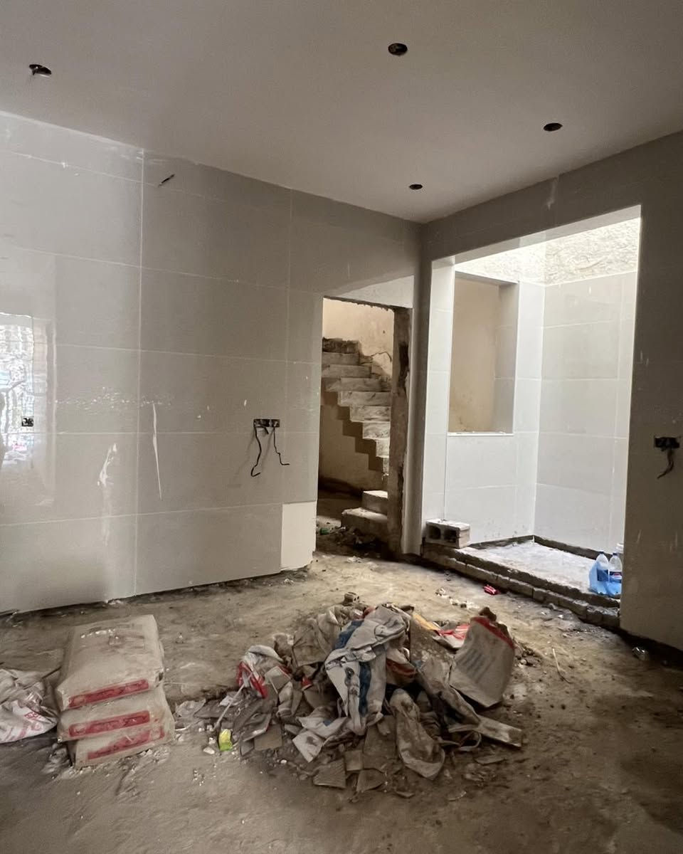 بسم لله ماشاء لله🏠🔥
بيت 150 متر للبيع 

الواجهه 6 متر 
النزال 25 متر

ملك طابو صرف 🏠 

بناء حديث تسليم مفتاح كامل 
بموقع مميز على شارع عريض 15 متر ⚡️

يحتوي على استقبال وحمام ضيوف ومطبخ وهول داخلي و4 غرف نوم وصحيات عدد 4 وبيتونه وسطحين 

العنوان :: حي الجهاد :: ديوان المخابرات :: خلف شارع 60 وقرب الشارع العام

السعر والاستفسار الاتصال *********** مكتب الشهم للعقار📞📞🏠يوجد واتساب بل الرقم 
 #واتساب
