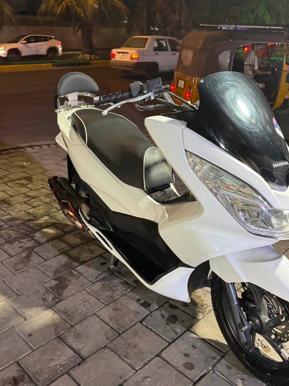 هوندا pcx  جيل ثاني 2018 ✅
دراجه ياباني jf ✅
الدراجه بحاله الوكاله الشركه الدراجه✅ 
  مكينه مكفوله كفاله عامه ✅
حجم المحرك 125cc✅
دراجه كل حساسات بيها شغال ✅
الممشى 30 الف حقيقي ✅ 
دهن كله امزويل وكل 15 يوم ✅
سويجات ثنين ✅
شما اسولف بيها قليل الدراجه مال بيت وبعدها جديده كلشي كدامك وموضح بلصور ولفديو  ✅..
 //// السعر 14 ونص وبيها مجال حك جيتك تعال وتدلل ❤️.
/// مكان بغداد// حي اور // جامع الفردوس .📍
 *********** موجود واتساب واتصال على رقم ✅📞
