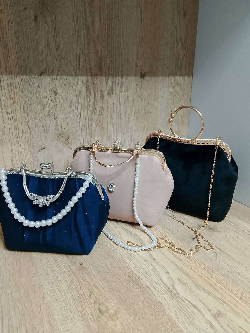 کاری دەستی و چنین بەخواستی خۆت 🌺🎀🪡🧶 جل وبەرگ و جانتا 👛 تاک و جیاوازبە


**إذا كنت صاحب هذا الإعلان وتريد حذفه لأي سبب، رجاءا أرسل رسالة إلى الدعم الفني**