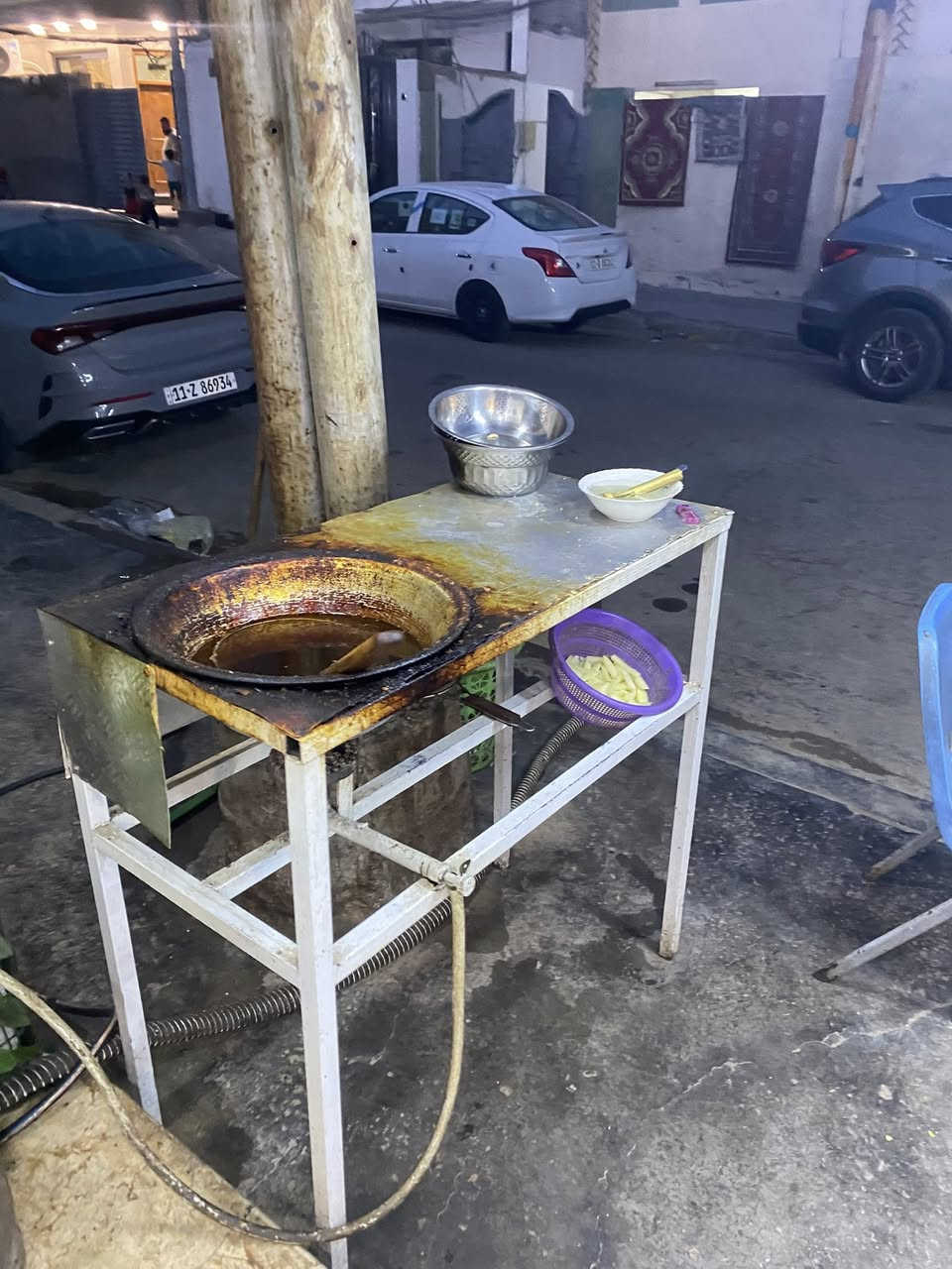غراض مطعم البيع 
عارضه عموديه تبريد فول نضافه نص ونص سعر ١٧٥ 
شوايه بركر سل ستيل اصليه نضافه فول سعر  ١٥٠ 
جام خانه فلافل كبيره ونضيفه كلش. سعر  ١٧٠ 
طباخ فلافل وميز ثرم وميز حديد مغلف ستيل و مغسله كلهن ٢٠٠ وشراي شلعه يدللل   ***********
