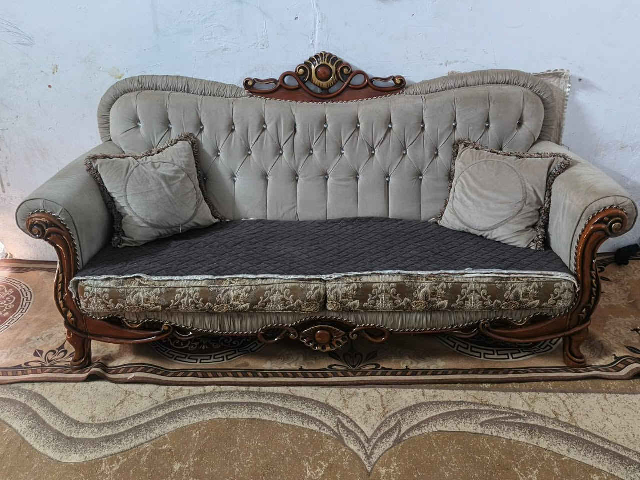 قنفه ثلاثيه تركيه نضيفه حيل مابيه اي ضرر. سعره 125 وبيه مجال مع مفرش وكوشات هديه مكاني حي العامل يوجد توصيل *********** يوجد واتساب
