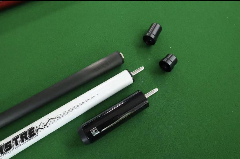 سلام عليكم للبيع 
جمب 3 قطع اصلي كاربون فايبر نضيف كلش 95‎%‎ 
جنطه 5/4 نضيفه كلش 100‎%‎  وبيها هواي تفاصيل نفس لابراديتور والكاموي 
+ مقطاطه وجفوف *********** متواجد واتساب فقط او تتصل توصيل موجود
جمب 200 
جنطه 125
