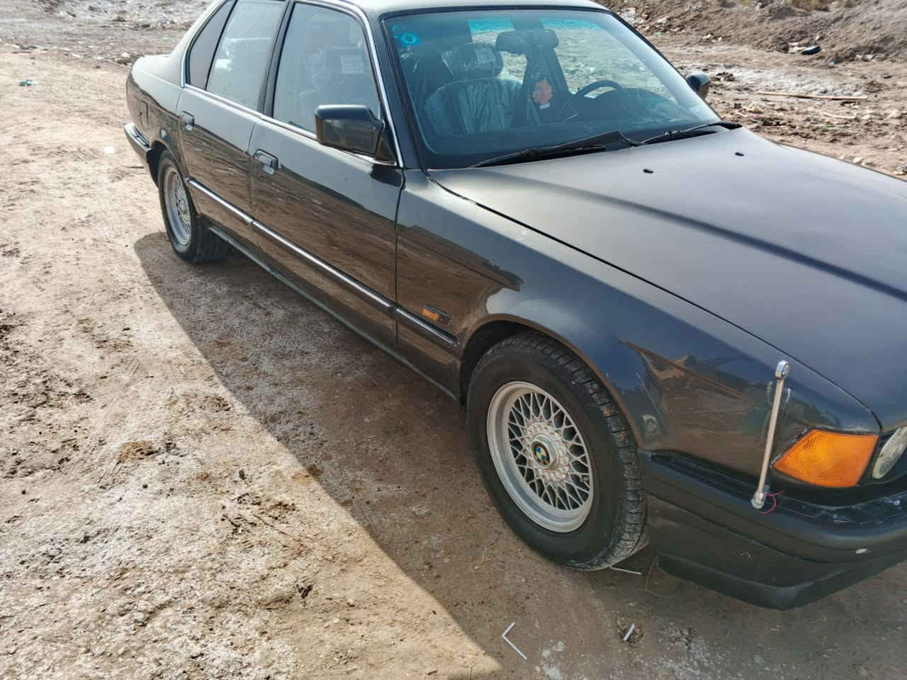 بي ام 735 اصل
موديل 92 رقم بغداد دولي بااسمي گير ومكينة مكفولاتحدادية جديدة تخم تاير جديد 
ويل شمسي دبل ارباك مكفولة من ضربة والخياس 
مصبوغه جماليه جديدكهربائيات ع وضع شركة 
السعر/ 52
عنوان بابل الاسكندرية ***********
