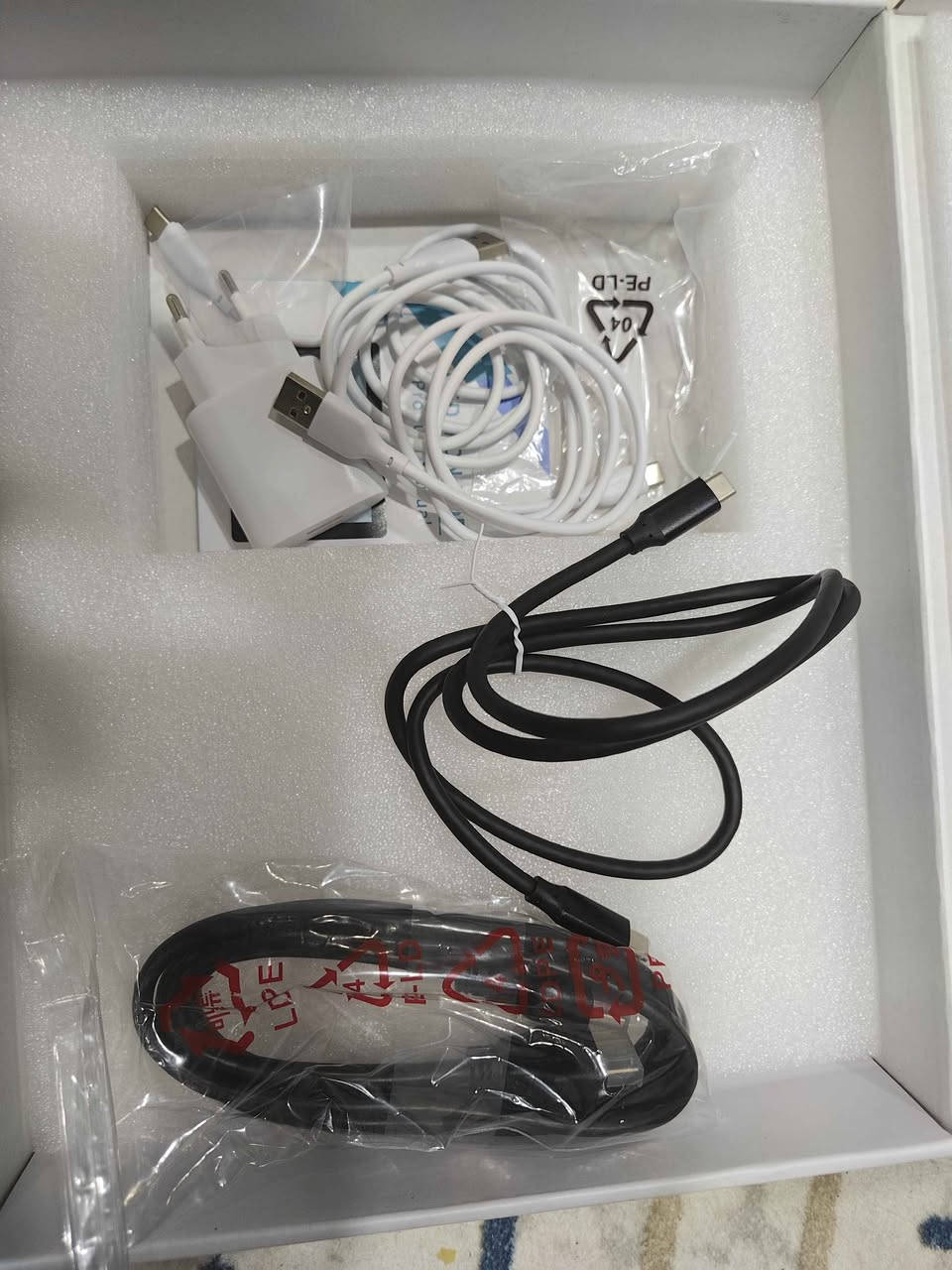 تەنها تێست کراوە 
شاشە لەمس (Touchscreen)
کۆنێکتی موبایل و لاپتۆپ ئەبێت
 10inch
Type-C to Type-C wire
HDMI to HDMI  wire
2x Type-C to USB wire حلبجة, السليمانية


**إذا كنت صاحب هذا الإعلان وتريد حذفه لأي سبب، رجاءا أرسل رسالة إلى الدعم الفني**