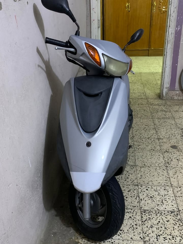 السلام عليڪم بريز لايت فوك دراجه بلاديه ختم واحد ويا المكينه شلعه ومعدل بلاديه ڪهربايات ڪلها شغاله الدراجه دينار متصرف عليها العنوان بغداد الحبيبيه قرب وليد ابو الكص الهاتف ***********
