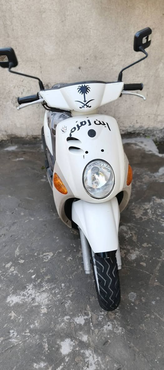 دراجه فله ماكينه مقفوله ما مفتوح
بها حادث ماشي
***********
