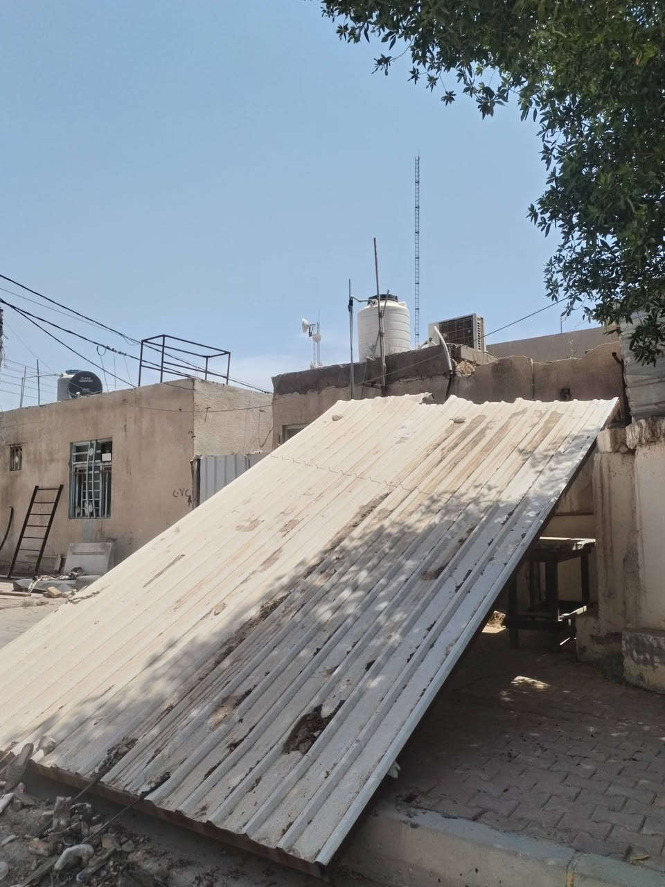 سلام عليكم
قمرية طول ٧ متر وعرض ٤ متر مع اربع بواري حديد السعر ١٢٥ الف 
مكانها شهداء سيف سعد
***********
