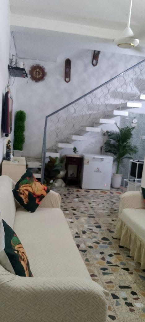 بيت لبيع مساحة 160متر واجهي 8 انتر ونزل 20طابقين عكاد بس نظيفة كلش صحيات خارجية ومطبخ واستقبال وصالة وترك وغرفيتن فوك اقرب مدرسة الرازي ابتدائية شارع الجامع السعر 360 بية مجال ***********
