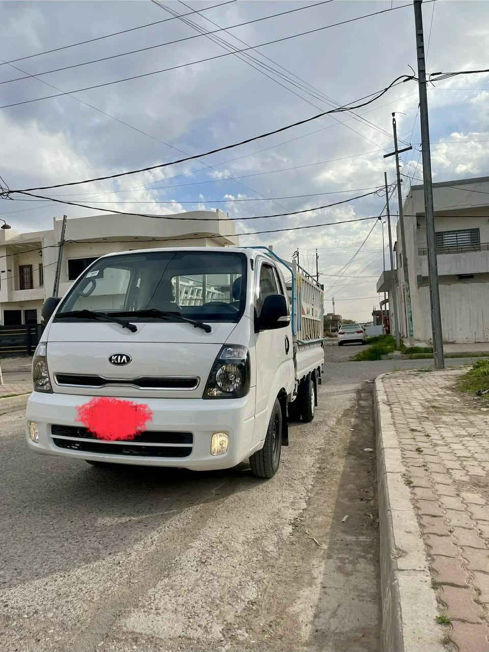 السلام عليكم كيا حمل 2700 رقم كركوك بأسمي مصفره ظريبه موديل 2020 طخم تايرات جديد حدادية جديدة السيارة خير من الله سعر 130$ وبيها مجال بسيط 
***********
