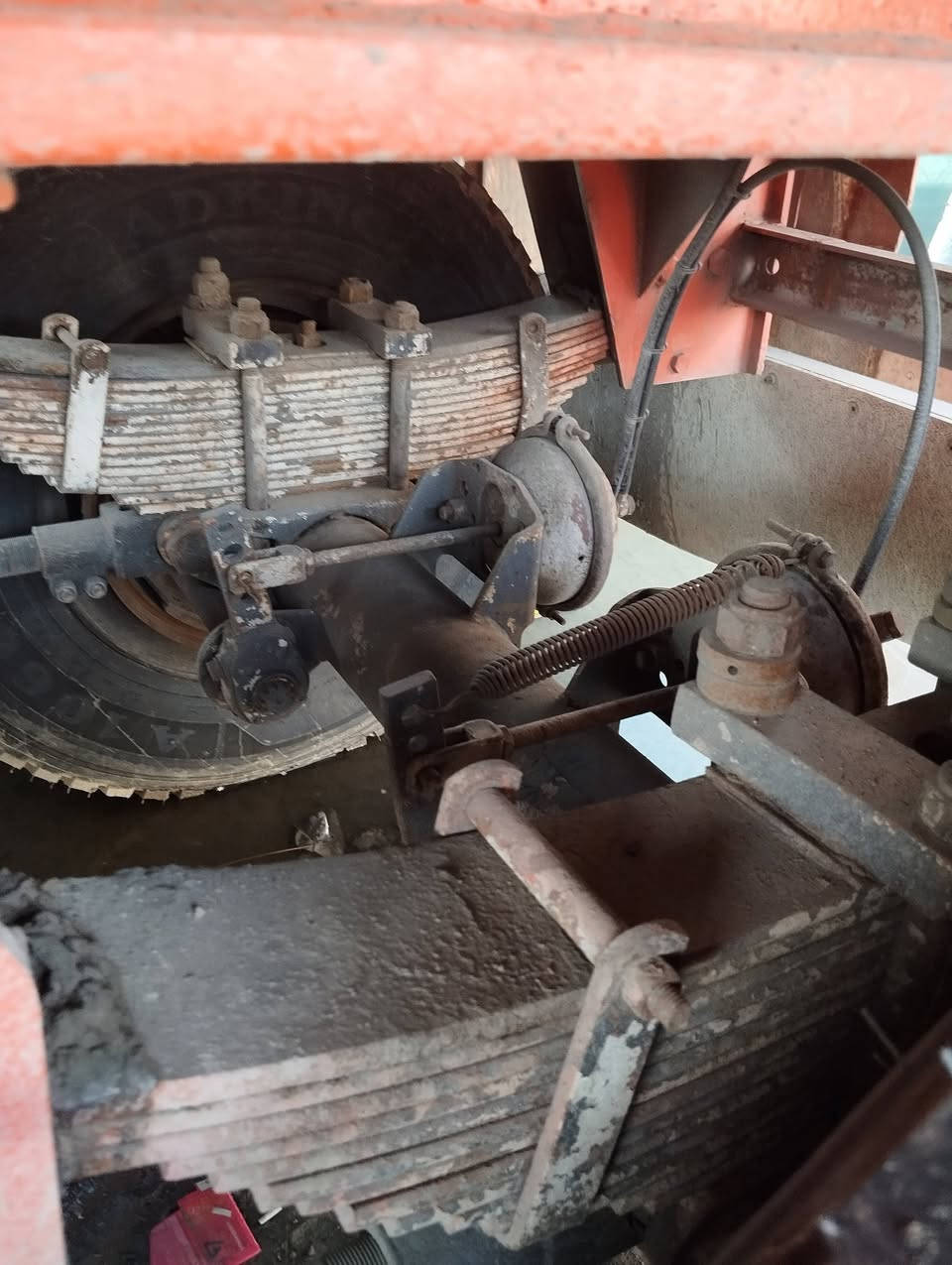 سلام عليكم للبيع عربانه سكندريه طول 12اونص ارتفاع مترين دناكيره 16 الماني تخم تاير بريك هوه كهربائيات كله شغال مكفوله من الفطر جاهزه للعمل عنوان بغداد الشعب سعر 110 رقم ***********
