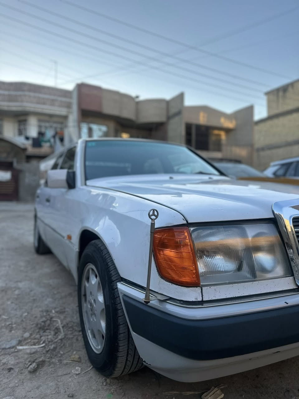 بسم لله....
السلام عليكم ....مارسيدس بنز e-class e300 1992
ولا قطعة صبغ جميع قطع السيارة بلادية ما مبدل بيها ولا قطعة كفالة عامة من الدعامية للدعامية اوروبية ماشية 364,000
السيارة فول مواصفات 
فتحة سقف 
بردات خلفية كهربائية 
كشنات كهربائية 
لايتات ليد عالي ناصي 
سنتر لوك
"
گير عنكبوت كفالة 
محرك 6v 3000cc كفالة عامة 
بيها فقي التبريد واكف ونصلحه الك قبل لا تاخذها ان شاء الله وكف بلا سبب فجأة صار هواه حار 

السعر 7,500$وبيها مجال 
للتواصل على الرقم التالي ***********
واتس اب موجود
