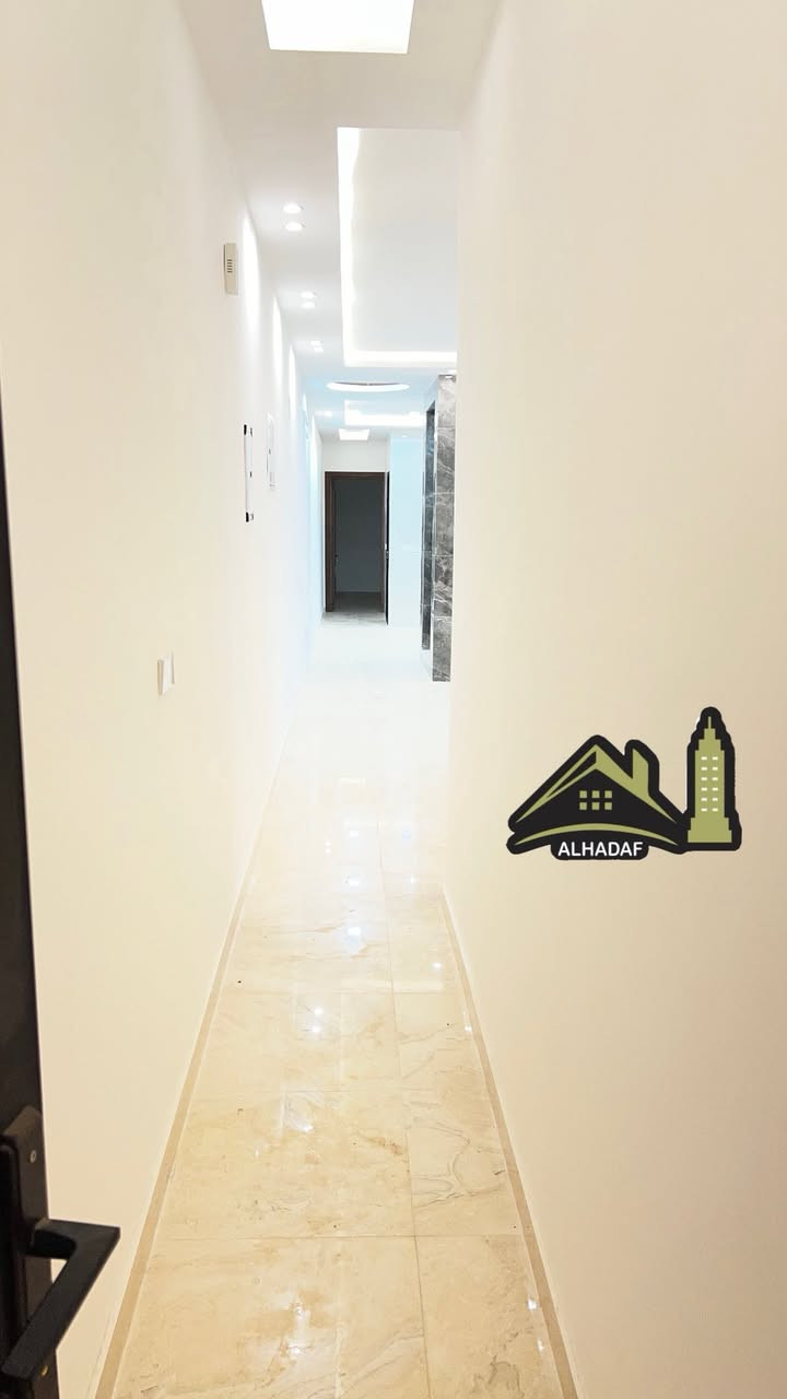 🏡 بيت للبيع زيرو – حي البنوك / خلف شارع باريس
📏المساحة:  142.5متر

📏 الواجهة:4.75

📏 النزال: 30 متر

🛏 عدد الغرف:4 غرف نوم + صاله + مطبخ وخدمات 

🏗 البناء: فول حديث 
    واجهه وأرضيه مرمر + المنيوم + منضومه انترنت+       كامرات 

📍 الموقع: مميز جداً – حي البنوك / خلف شارع باريس

📞 للاستفسار والمعاينة:

مراجعة مكتب الهدف للعقار
📍 حي البنوك – شارع الكنيسة – بأتجاه جسر البنوك مجاور مكوى ريحانه

للأستفسار الاتصال متوفر واتس اب
          ***********
