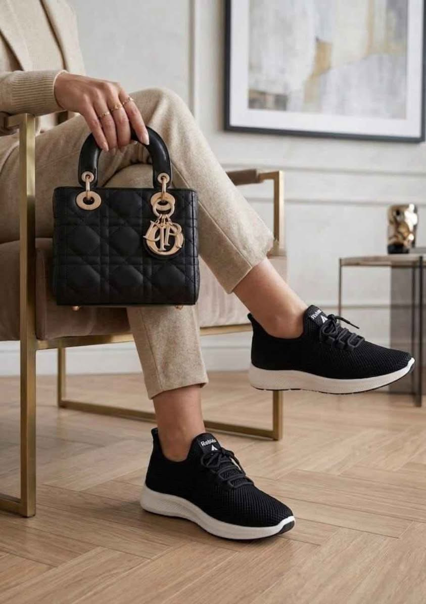 ✨👜👟 وصل الجديد! 👟👜✨
إذا كنتِ كتقلبي على إطلالة عملية وأنيقة فنفس الوقت، فهذا الطقم غادي يعجبك. 😍
حقيبة عصرية بتصميم راقٍ مع حداء مريح وخفيف، تنسيق مثالي للعمل، الجامعة، التسوق والخروجات اليومية، باش إبقى ستايلك مرتب ومرتاح طول النهار. 🤍✨
🎀 الطقم كيتكون من: ✅ حقيبة يد أنيقة مع حمالة كتف ✅ حذاء رياضي مريح وعصري
🤍🖤 متوفر باللونين: الأبيض والأسود
📏 المقاسات: 37 - 38 - 39 - 40
💰 الثمن: 280 درهم فقط
📦 التوصيل متوفر لجميع المدن
📲 للطلب أو الاستفسار، راسلونا على الخاص. 🌸 عين حرودة, المحمدية


**إذا كنت صاحب هذا الإعلان وتريد حذفه لأي سبب، رجاءا أرسل رسالة إلى الدعم الفني**