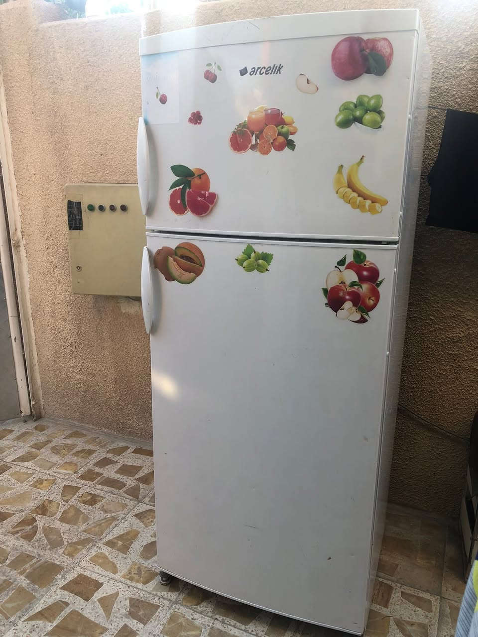 ثلاجة بحالة جيده وبيهة ماطور جديد بي ضمان سنه تبريدها خير من الله للبيع مكاني بغداد الشعب شارع الصحة للاستفسار اتصل على الرقم / ***********

