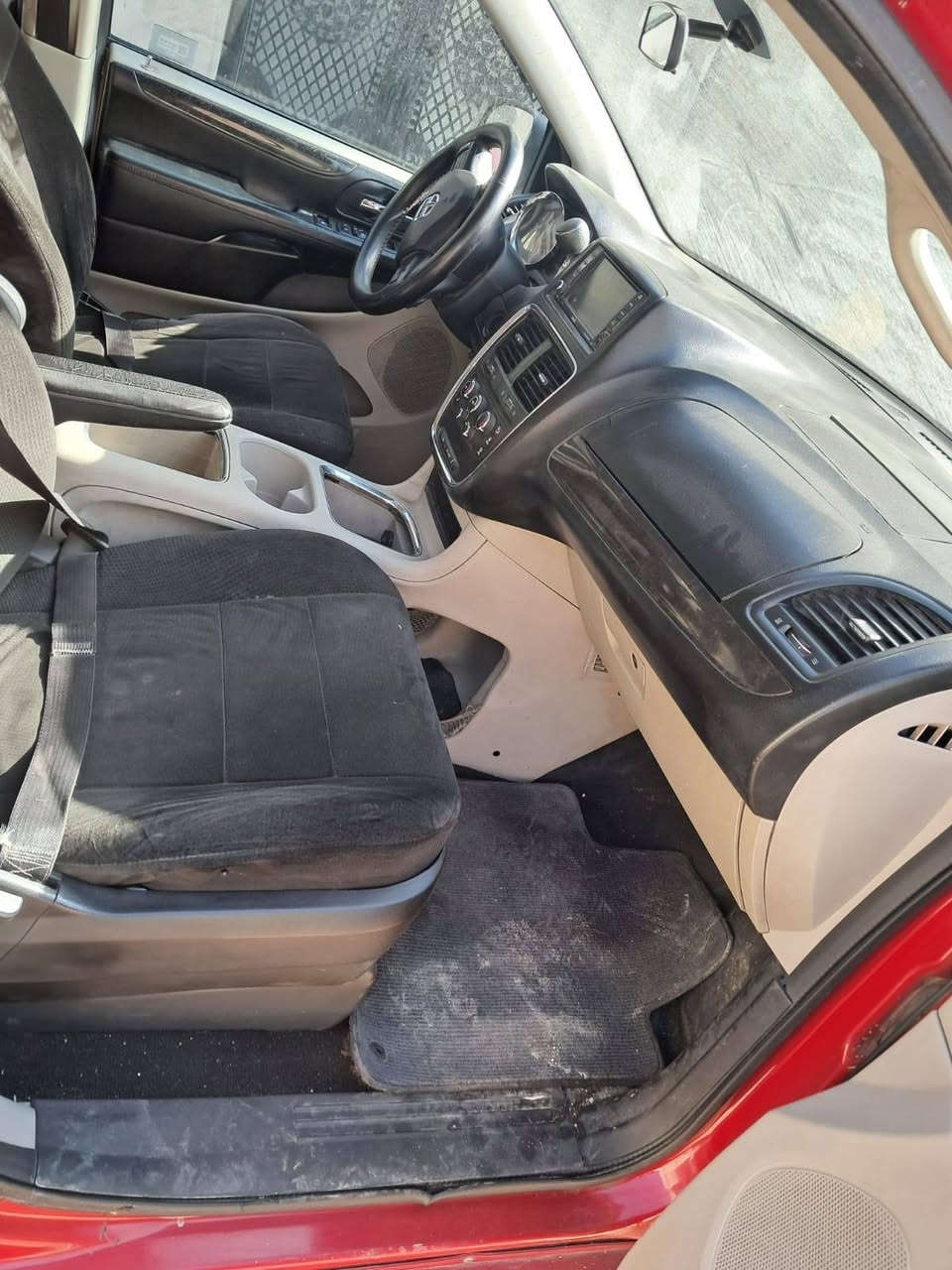 سلام عليكم ورحمة سياره دوج كرفان موديل 2013بيها 3 قطع صبغ جاملغ وبنيد وجاملغ خلفي رقم بغداد جديد سياره جاهزه مابيها اي نقص بيع او مراوس حسب قناعه سعر 128 رقم الهاتف مراسله واتساب ***********مكاني بغداد البياع
