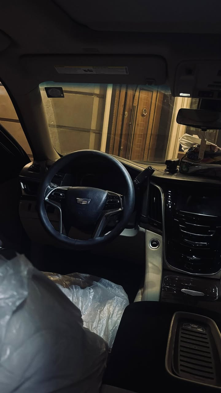 كاديلاك اسكاليد 2018 للبيع
الله يكفيكم شر الحوادث 
كاديلاك للبيع على حادثها
حادثها بجم نفسه حادثها مال امريكا جاملغ السايق والبنيد والجاملغ عكس السايق مصبوغ مباوگ صور الحادث بالاخير مكفولة مكينة گير
وارد امريكي
لون مميز ماروني
مواصفات فول عدا الدوسات كهرباء 
دشبول دجتل 
حساسات امامي خلفي
كامرات 360
ستيرن كهرباء
كشنات كهرباء امامي خلفي 
كشن خلفي منفصل
تبريد خلفي منفصل
كامرا مرايا
مثبت مسار

رقم السيارة بغداد مكانها بغداد
***********
