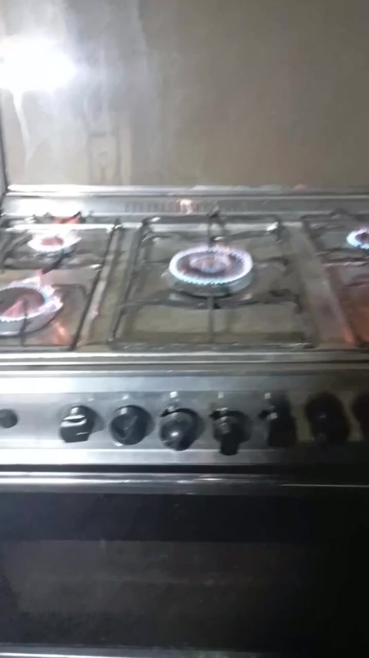 طباخ خمس عيون عشتار كله شغال سعر 150مكان ابوغريب موبايل***********
