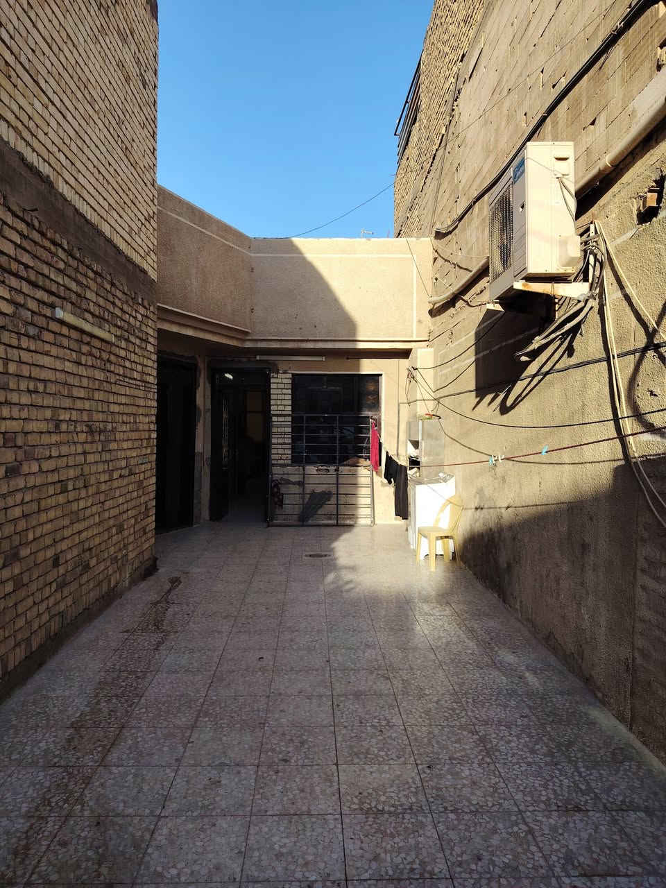 دار للبيع مساحه 205 موقع حي اور قرب مضيف ابو زيد بيت ترميم جديد كله شغل درجه اوله استفسار اتصل ***********
