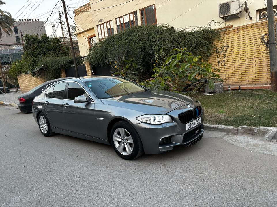 سلام عليكم
بيئم f10 موديل 2011 
محرك ابلادي n52 المرغوب سته سلندر نوزل قصير  
السياره امريكي كلين بدون حادث بدون ظربه بدون ايرباك 
السياره ابلاديه حته الكتلوكات مالتهة موجوده وياهة   
تدفئه وتبريد مقاعد امامي وخلفي وتبريد 
تحكمات مقاعد كهربائيه وخزن ميموري   
السيارة عليهة ادامه كامله ما ناقصهة اي شي وكلشي بيهة جاهز  
ما بيهة اي نقص لا سيرفس ولا شي ثاني 
ماشيه 116  وتجي وتشوفهة اي شي بيهة نقص ينزل من سعرهة 
السياره 
فقط الجاملغ الخلفي صبغ اثر طخه دراجه والباقي كله مكفول صبغ كله ابلاد السياره      
وصور السونار بالمنشور هم ناشرهن      
رقم  بغداد انكليزي وهزه جديده  باسمي
السعر  167 ورقه وبيهة مجال للشراي   
***********
مكاني بغداد الجادرية قرب فندق بابل
