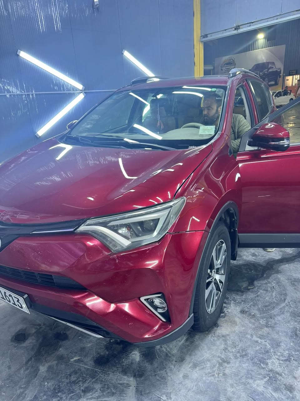 السلام عليكم راف فور 2018 فور ويل وكالة ساز كفاله عامه من الصبغ والتبديل والبارد بيها ملاحظات بسيطه رصعات   فول مواصفات فتحه كشنات جلد وكهرباء كشن  صدر كير مكينه تبريد نضيف سياره نضيفه ماشيه 200 الف كيلو رقم بغداد مكاني بغداد السعر 205 وبيها مجال وكلشي اكو بالسوك والله يسهل على الجميع 
***********
