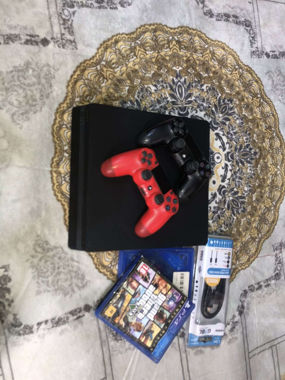 سلام عليكم
بلي فور للبيع
بلي كلش نضيييف ما مفتوح 
يجي ويا لعبتي GTA5 god of war 
وا يدتين وحدة حمرة ولثانية سودة 
او كيبل HDجديد او شحاحنة للبلي او واير البور نضام 13.2 الجهاز نضيف 
المكان كربلاء حي القدس الرقم *********** السعر 300 او بي مجال او مراوس بدراجة.
