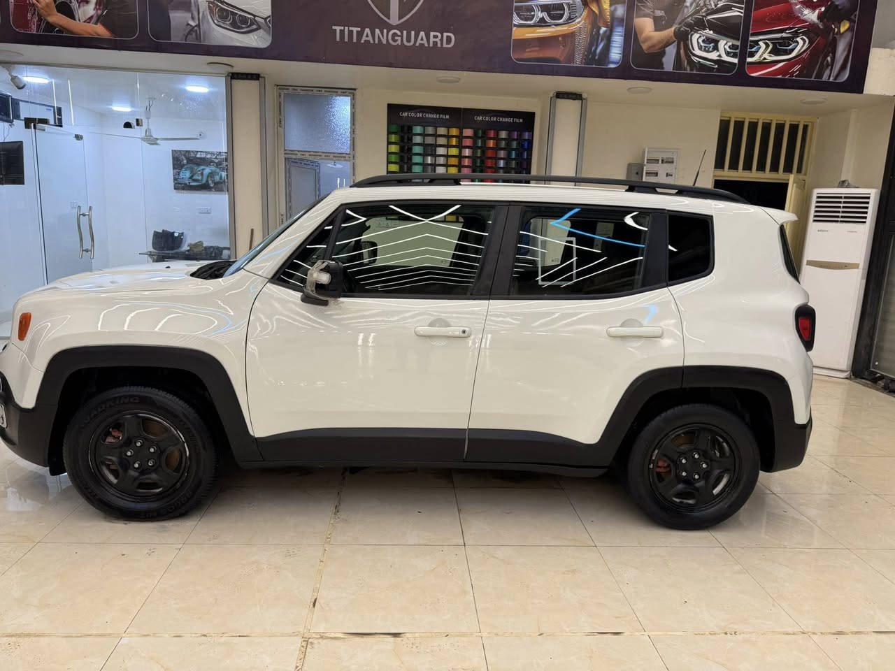 السلام عليكم 
جيب رينكد 2018 للبيع
رقم بغداد جديد دولي
محرك كير تبريد كله مضبوط
بيه قطع صبغ / بديه كلش حلو
شاشه/ تحكمات /بصمه /محرك 2400
سياره ماشي 71 الف
مكانه بابل 
سعرها 98$
اتصال او وات ***********
