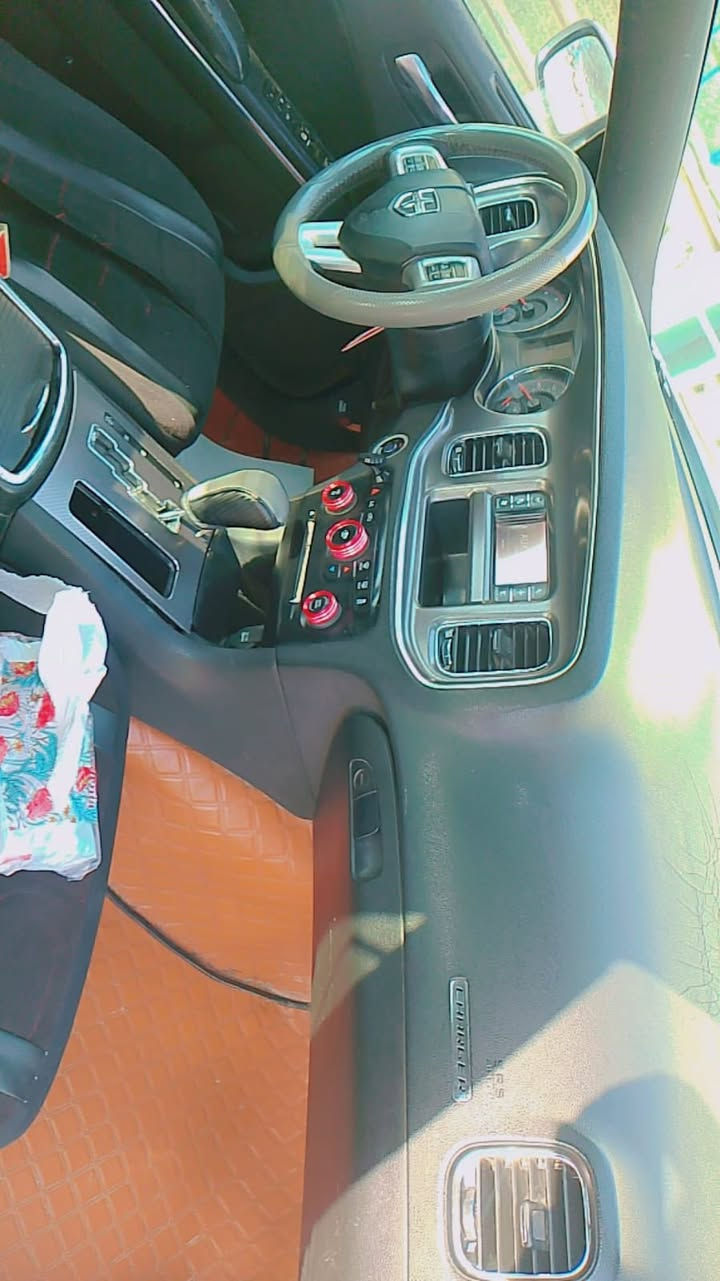 السلام عليكم جارجر 2013 مكينه 3600 بيهة 3قطع جاملغات امامي وبنيد صبغ وبيهة صوت بلاكسل السعر 135 وبيهة مجال مكان السياره بغداد اني مكلف بلنشر تفاصيل اكثر اتصل ***********
