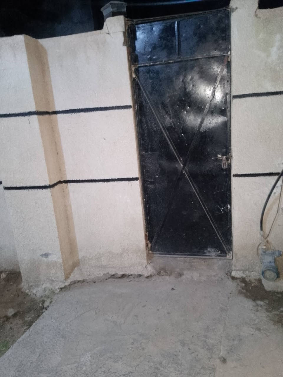 بيت للبيع في الصابيات قرب جسر الدوار المساحة 200متر واقع حال الزراعي القريه اسم المنطقه طابق واحد فول البناء طابوك *********** السعر 80مليون بيه مجال بسيط التفاصيل في المقطع الفيدوه
