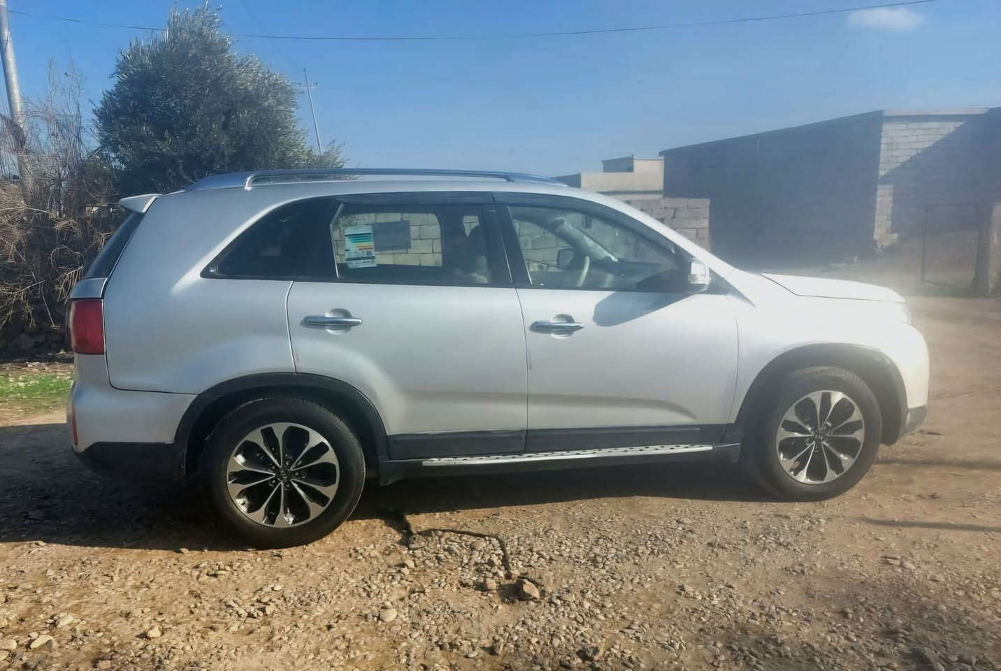 سورنتو 2013 رقم اربيل دولي شرط التحويل 
مصبوغ عام  ..بجم كبس 
محرك6سلندر 
فول مواصفات عدا الفتحه 
كشن كهربائي ٧راكب تبريد ٣قطع 
بصمة ..تبريد شاشه 
السعر 125
مكان السياره موصل ربيعه 
***********واتساب
