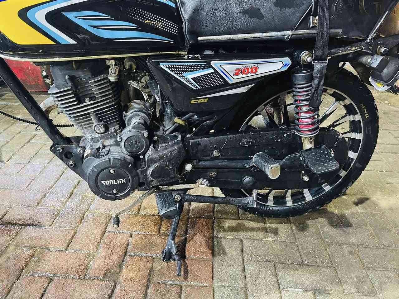 سلام عليكم للبيع دراجه إيراني مديل 2025 أوراق موجوده لدراجه كامله مابيها اي نقص بس شغله وحده لفج لأمامي مال لبريك فتحته ضميته وضاع بعد ما كليته بس هاي نقصها باقي بدراجه جديده 
سعرها 750 وبيها مجال عنواني بغداد الدورة *********** (واتساب +اتصال )
