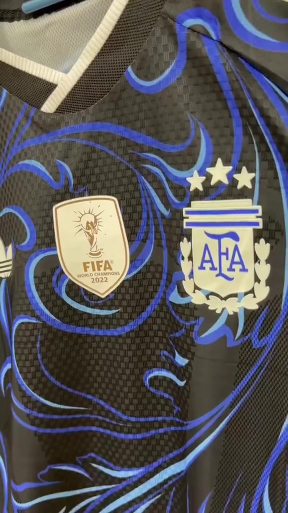 لمحبي الأسطورة ومجانين التانغو! 🇦🇷🔥
​القمصان الرسمية لمنتخب الأرجنتين (الأساسي والاحتياطي) وصلت أخيراً  وبمواصفات عالية الجودة. 👕✨
​✅ خامة ممتازة وتفاصيل طبق الأصل.
✅ كميات محدودة جداً.
✅ متوفرة حالياً في محلنا


**إذا كنت صاحب هذا الإعلان وتريد حذفه لأي سبب، رجاءا أرسل رسالة إلى الدعم الفني**