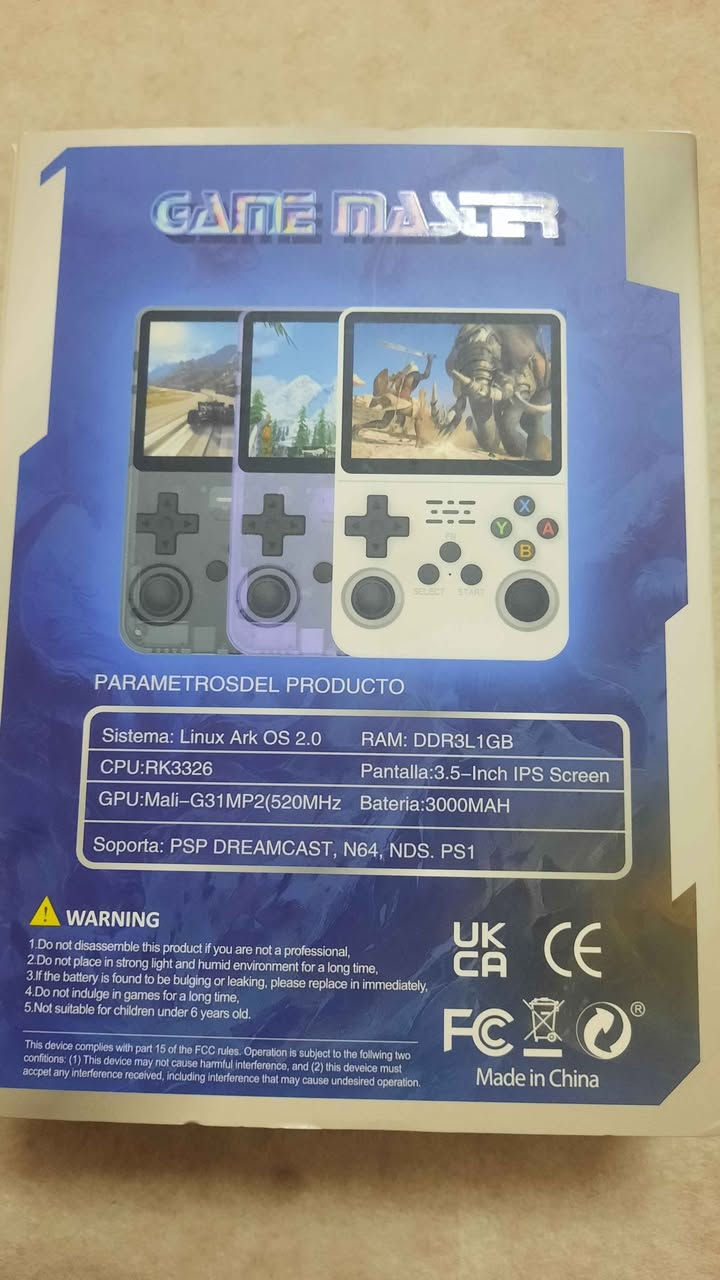 يعتبر جهاز SUNSKY R36S وحدة تحكم ألعاب محمولة "ريترو" اقتصادية وقوية، مصممة لمحاكاة أنظمة الألعاب الكلاسيكية في جهاز صغير الحجم. 
Game Bros LB
المواصفات التقنية الأساسية
الشاشة: شاشة IPS عالية الدقة مقاس 3.5 بوصة بدقة 640 × 480 بكسل، توفر زوايا رؤية واسعة وألواناً زاهية.
المعالج (CPU): شريحة RK3326 رباعية النواة (64 بت) بتردد يصل إلى 1.5 جيجاهرتز.
الذاكرة: ذاكرة وصول عشوائي (RAM) بسعة 1 جيجابايت DDR3.
البطارية: بطارية ليثيوم بوليمر بسعة 3200-3500 مللي أمبير، توفر وقت تشغيل يتراوح بين 5 إلى 8 ساعات حسب الاستخدام.
نظام التشغيل: نظام Linux مفتوح المصدر (مثل ArkOS)، مما يتيح التخصيص وسهولة الحفظ والتحميل. 
المكتبة تك

المميزات والألعاب
المحاكيات: يدعم الجهاز أكثر من 20 محاكيًا لأنظمة شهيرة مثل: PS1، PSP، N64، Nintendo DS، GBA، NES، SNES، Sega Genesis، وغيرها.
مكتبة الألعاب
يأتي عادةً مع بطاقة ذاكرة (64 جيجابايت) 
محملة مسبقًا بأكثر من 15,000 إلى 20,000 لعبة كلاسيكية جاهزة للعب.
التصميم: مزود بـ عصا تحكم مزدوجة (Dual Joysticks) وأزرار خلفية (L/R) لتحكم أدق في الألعاب ثلاثية الأبعاد.
التوصيل: يحتوي على منفذ OTG ومنفذ شحن USB-C، بالإضافة إلى مدخل سماعات 3.5
متوفر توصيل كافة المحافظات 
السعر ٣٠ الف كركوك, العراق


**إذا كنت صاحب هذا الإعلان وتريد حذفه لأي سبب، رجاءا أرسل رسالة إلى الدعم الفني**