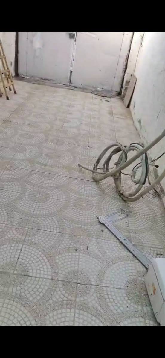 بيت للايجارشارع المستشفى الحسيني يتكون من3غرف ومطبخ وستقبال وصاله وحمامات داخلية وخارجية وكراج سيارة للاستفسار الاتصال ***********
