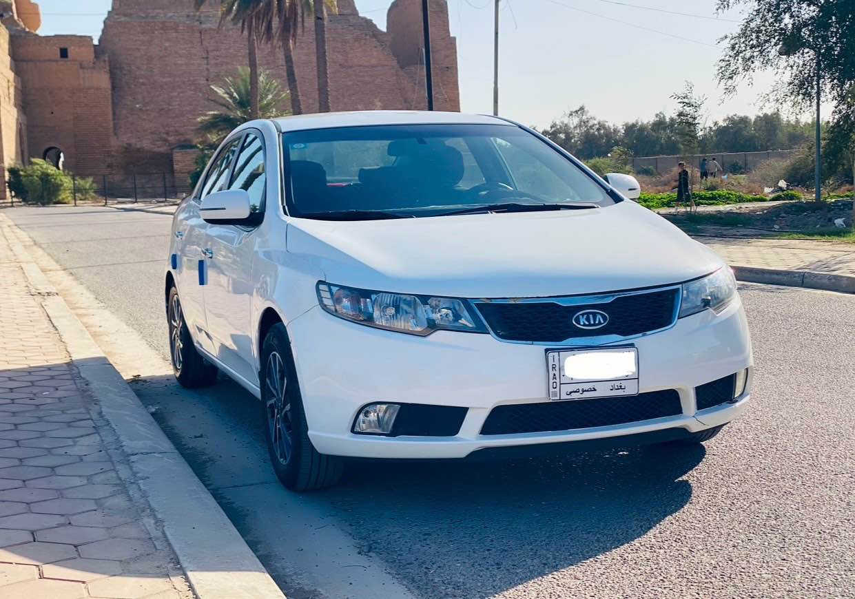 سيراتو 2012 خليجي 
محرك 1600 دوش
كير 6 نمر 
ماشيه 148 حقيقي 
شاشة وكامرا 
تحكمات استيرن
اشاير بلمري 
السياره بيهه قطع صبغ اثر طخطخات  صار الهه عندي 3 سنوات  بائسمي تحويل مباشر سياره احلى من الصور مكان السياره بغداد السعر 100 وبيهه مجال بسيط جدا للستفسار *********** بغداد, العراق
