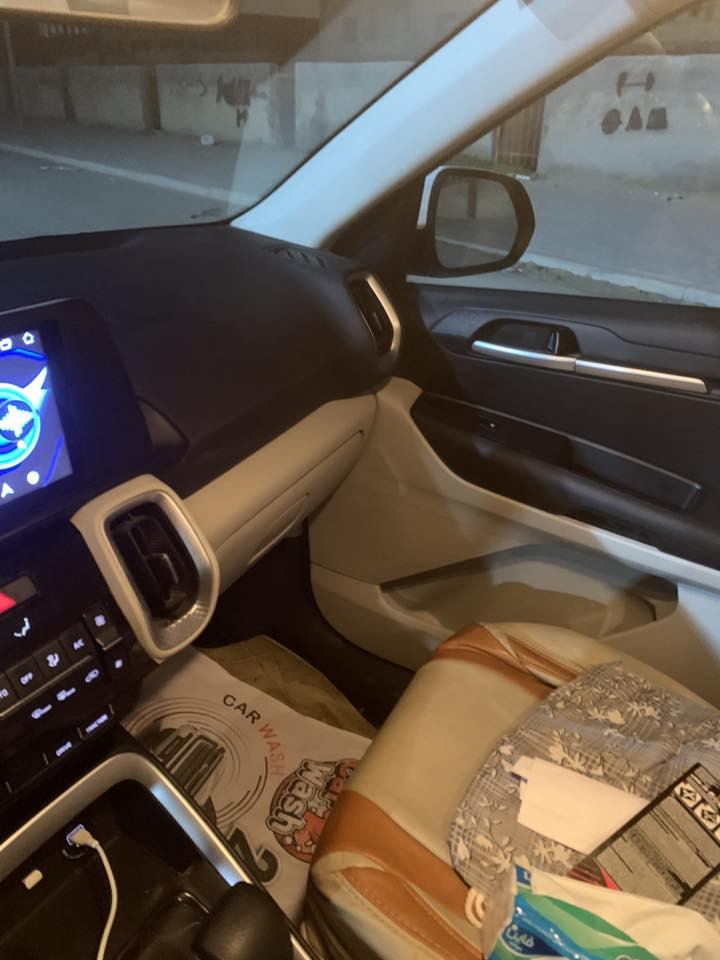 سلام عليكم كيا سونت ٢٠٢٢ 
ماشيه ٢٦٠٠ تقريباً
مابيها مواصفات عادية
محرك ١٥٠٠ 
 جاهز للخير حدايده مكينه كير شرط 
أبيع ع حادثه 
مكاني بصره 
سعر ب160بيه مجال
رقم ***********
