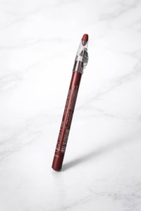 قلم تحديد الشفاه • ألوان متعددة • ثبات ممتاز