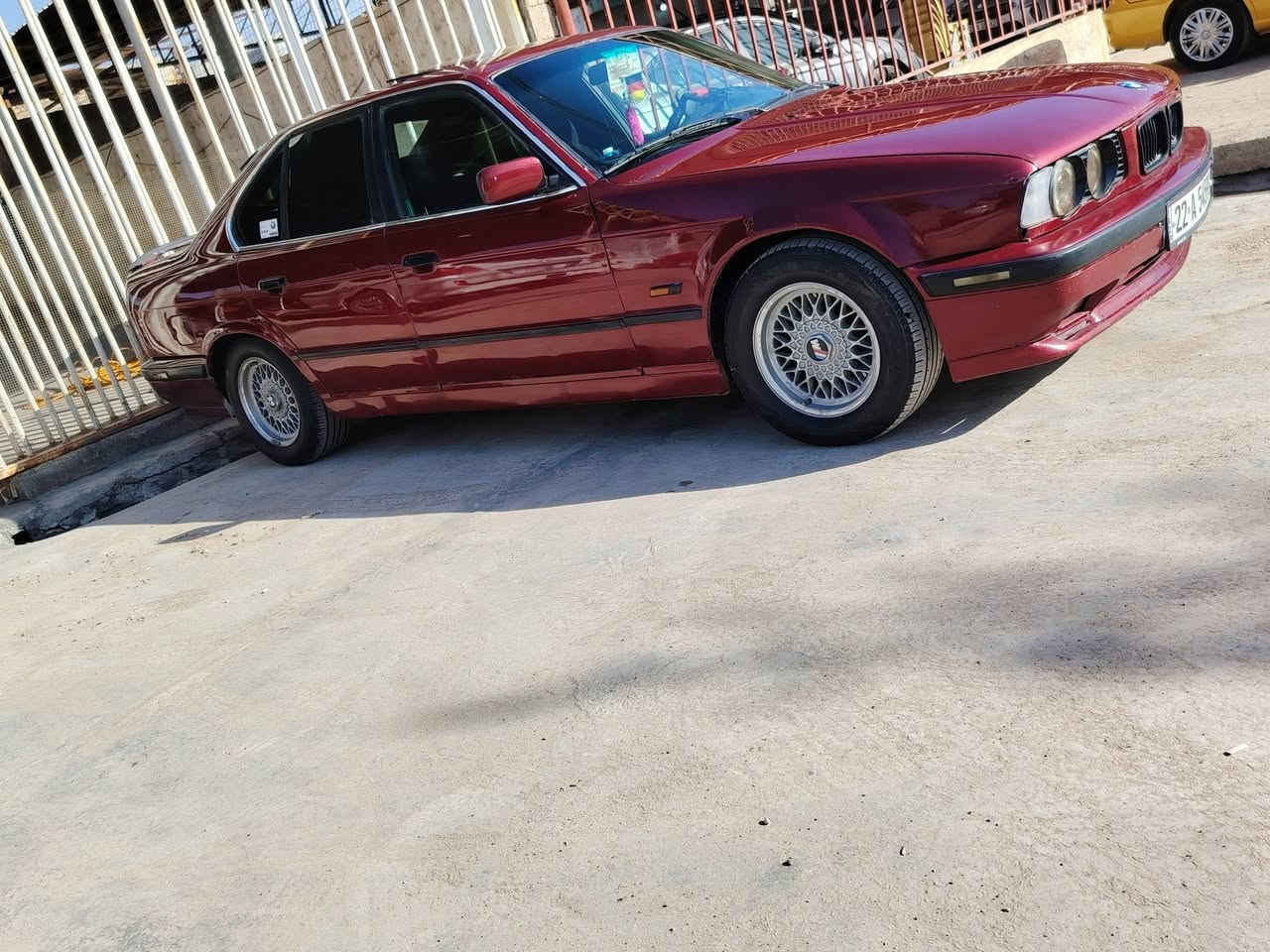 BMW   525.m1992
رقم اربيل انكليزي شرط التحويل والوكاله 

مكينة 6 مسكر. مكفوله 

كير اوتوماتيك مكفول

تخم تاير ويل كب مع لسبير.  

صدر امامي وخلفي مضبوطات 

تبريد + تدفئه شغالات 

سلايت طكتين شغال 

غرفتها حلوه.  

بدون ضرر. 

مصبوغه جماليه 

كهربائيات كلها شغاله 

منضومة زنون  كامله 

_______________________________________________

السعر. 55 وبيها مجال 

العنوان سامراء 

***********
