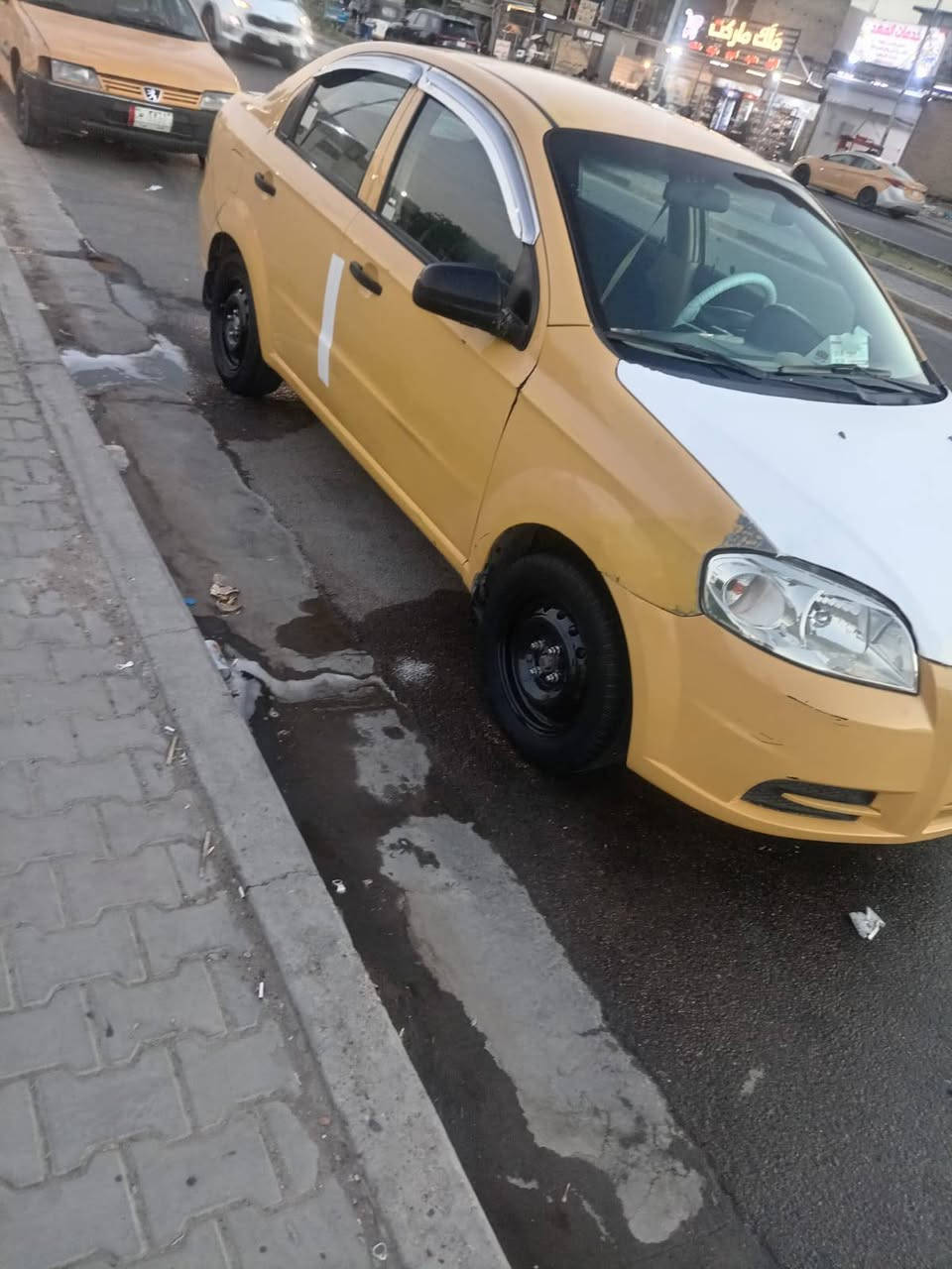 افيو 
موديل 2011 
وارد خليجي 
الشركه العامه 
كير عادي 
السيارة نضيفه 
رقم بغداد الجديد 

مكان بغداد الكرخ 
***********
