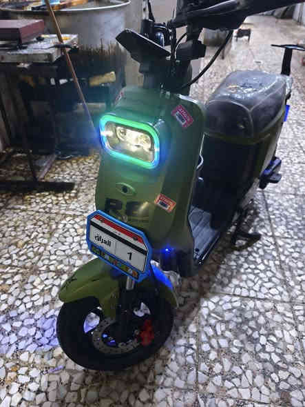 سلام عليكم 
الهم صلي على محمد وال محمد 
دراجه شحن نوع R8
لون زيتوني مميز 
مديل 2025
فول مواصفات 
5 بطاريات 
نشرات اصليه مال شركه وكيل حيدر النيار 
سرعه 99 بل شاشه 
بلوتوث بيها 
زنون عالي وناصي 
بيها نضام وقوف 
وبيها نضام بك رجوع 
بريكات جديده  
كشنات جدد 
دبل اشاره 
كهربائيات كلها شغاله وشرط الفحص 
مكاني نجف حي السلام 
*********** لل تواصل وسعره 400 وبيها مجال لل طيبين
