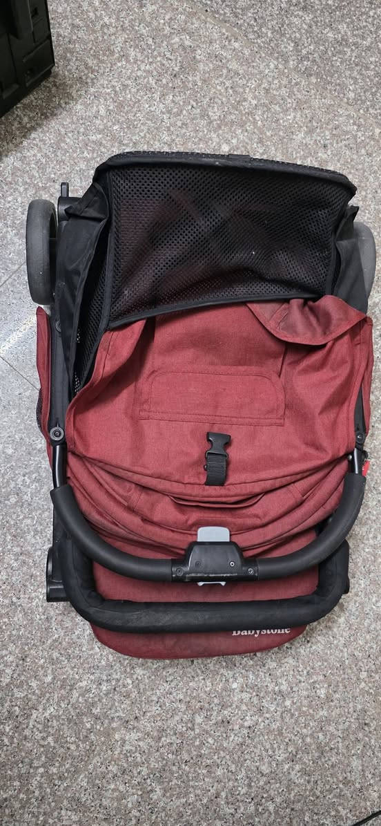 بيع مستعجل عربانه اطفال نظيفة ومابيها ضرر تتطبك تصير صغيرة محمولة السعر ٨٠ وبيها مجال
كرسي اطفال لون احمر  السعر ١٥ الف وبي مجال 
كرسي سيارة كبير  السعر ٣٠ وبي مجال 
سياج اطفال متين جدا السعر ٦٠ وبي مجال 
 المكان حي الجهاد


**إذا كنت صاحب هذا الإعلان وتريد حذفه لأي سبب، رجاءا أرسل رسالة إلى الدعم الفني**