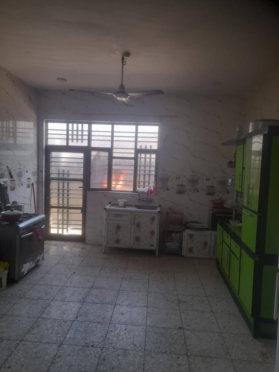 بيت للبيع ١٠٠م٢ مربعه طابو زراعي سند٢٥ قاطين ركن بي غرفة النوم واستقبال ومطبخ مفتوح وخدمات ومرافق خارجيه كامل كاشي سيراميك والثاني غرفتين وحمام ومرافق مشترك نقص كاشي ومحجر قفله ١٠٥ مليون بنهاية تبليط الشموخ والرشيد وقريب على الشارعين الاعراض مال الامانه واتساب***********
