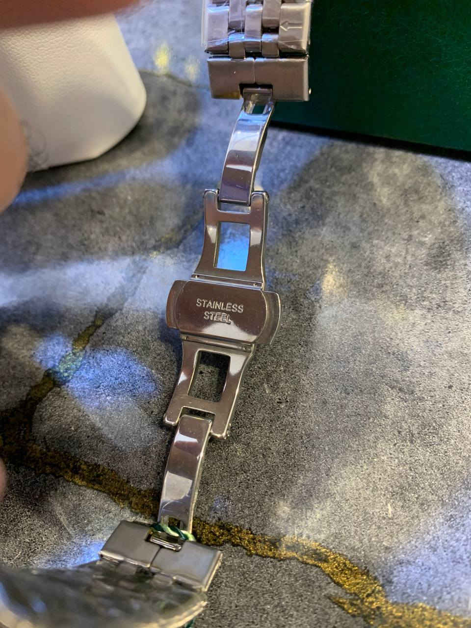 ✅✅
رولــ...يكس لاند دويلر موديل 2026 عداد شهري وزن ثقيل مختمة من كل مكان ومختومة معدن ستانليس ستيل اصلي مقاومة للماء والخدوش اميال وارقام لامينوس مع علبة وكارت ضمان مزاد يبدي من 40 الف اي رقم جوه 40 ممحسوب ولمدة 3 ساعات فقط
توصيل 5


**إذا كنت صاحب هذا الإعلان وتريد حذفه لأي سبب، رجاءا أرسل رسالة إلى الدعم الفني**