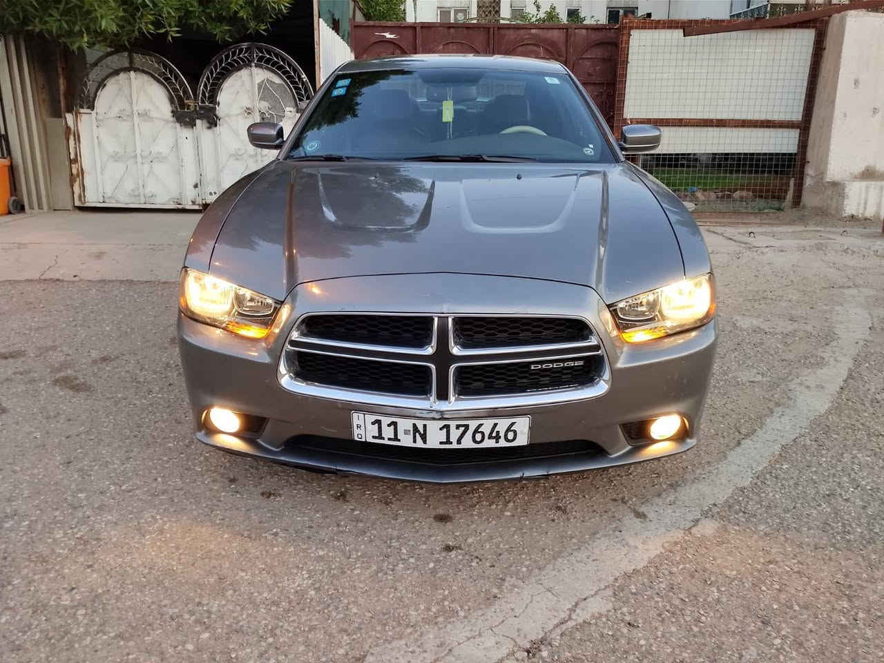 السلام عليكم
جارجر موديل 12 
ماشيه 115
كير طياره 8 نمر
بيها قطعه وحده فقط باب خلفي سرقه مبدل اصلي ومصبوغ 
بيها شويه بارد بلجاملغ الخلفي على كد رصعه 
بيها شويه بارد باب خلفي على كد جف الايد 

السياره محرك كير تبريد شواصي لغود راديترات كلها مكفوله 
على وضع الشركه حتى غاز التبريد على الشركه كله بلادي 

برغي ما مفتوح بلسياره 
داخلها مغلف جلد كشنات وأبواب وستيرن 
كلش نضيفه السياره 

ماشيه 115 ترايك وين ما يعجبك 

مكان السياره السيديه 
***********

سنويه بأسمي تحويل ثاني يوم
