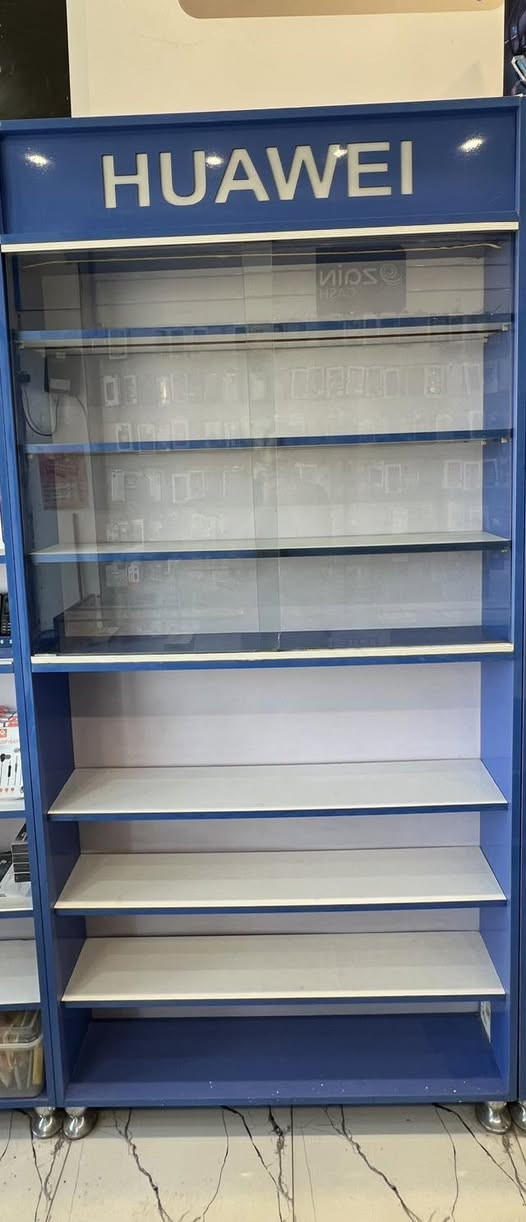 سلام عليكم غراض كلش نظيفه قيم اخذ بس لا تكسر بيهن
رقمي تواصل واتس ***********
مكاني حلة
ميز كاشير 
عرض 50cm
طول 2m
ارتفاع 1.25m
عارضه افقية موبايل
عدد5 
طول 2.10cm
عرض 1m

ميز صيانه
طول 1m
عرض 55cm 
ارتفاع 90cm
