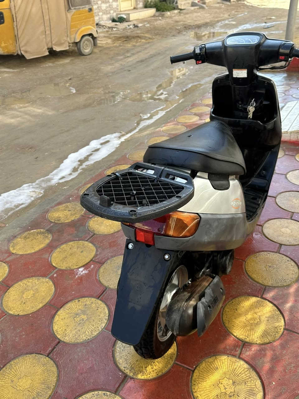 سلام عليكم دراجه للبيع نوع بطه موديل 2003 نضيف مكينه ناعمه مكينه مفتوحه مبدل بيه فقط بستم شلعه ومعدل السعر 450 وبيه مجال حك الجيه مكاني كربلاء للاستفسار *********** متواجد فقط واتساب
