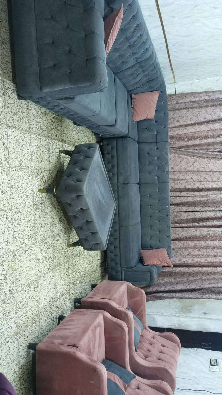 ديوان ٩ مقاعد تزكام درجه اوله حيل ثكي نضافه ١٠٠بل ١٠٠ سعر ٢٩٠ وبي مجال مكاني بياع يوجد توصيل بكروه *********** وتساب
